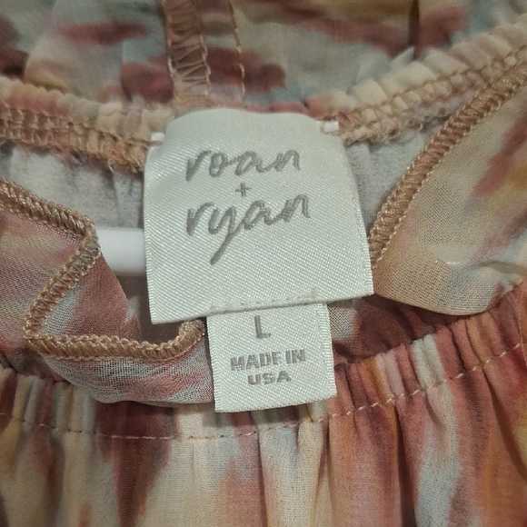 Roan+rijan Ruffled Sleeveless Blouse in Orange and Tan. - Picture 3 of 7